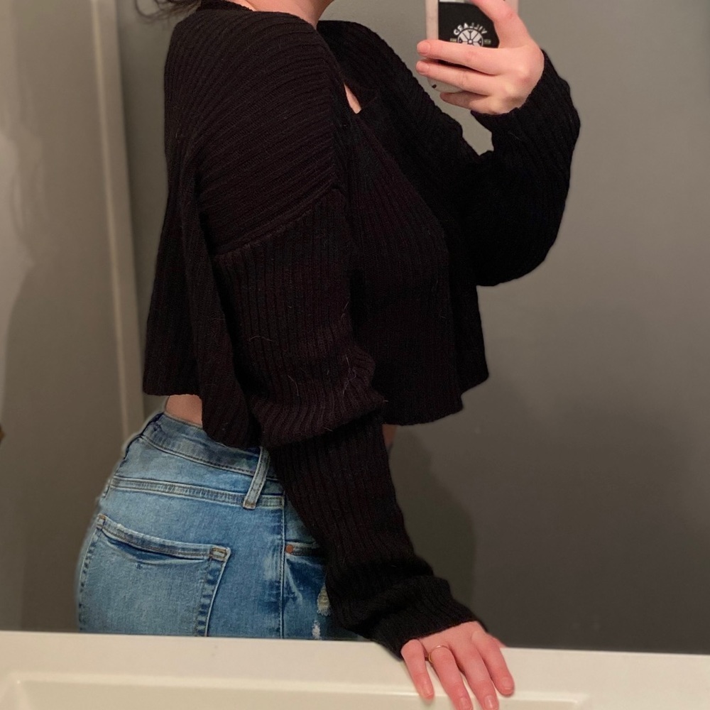 M; Forever 21; Cute women’s top; Crop top sweater